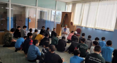 قرار رسمي بفتح مصليات في مدارس إسطنبول